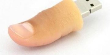 Finger Shaped Creepy Halloween USB Flash Drive